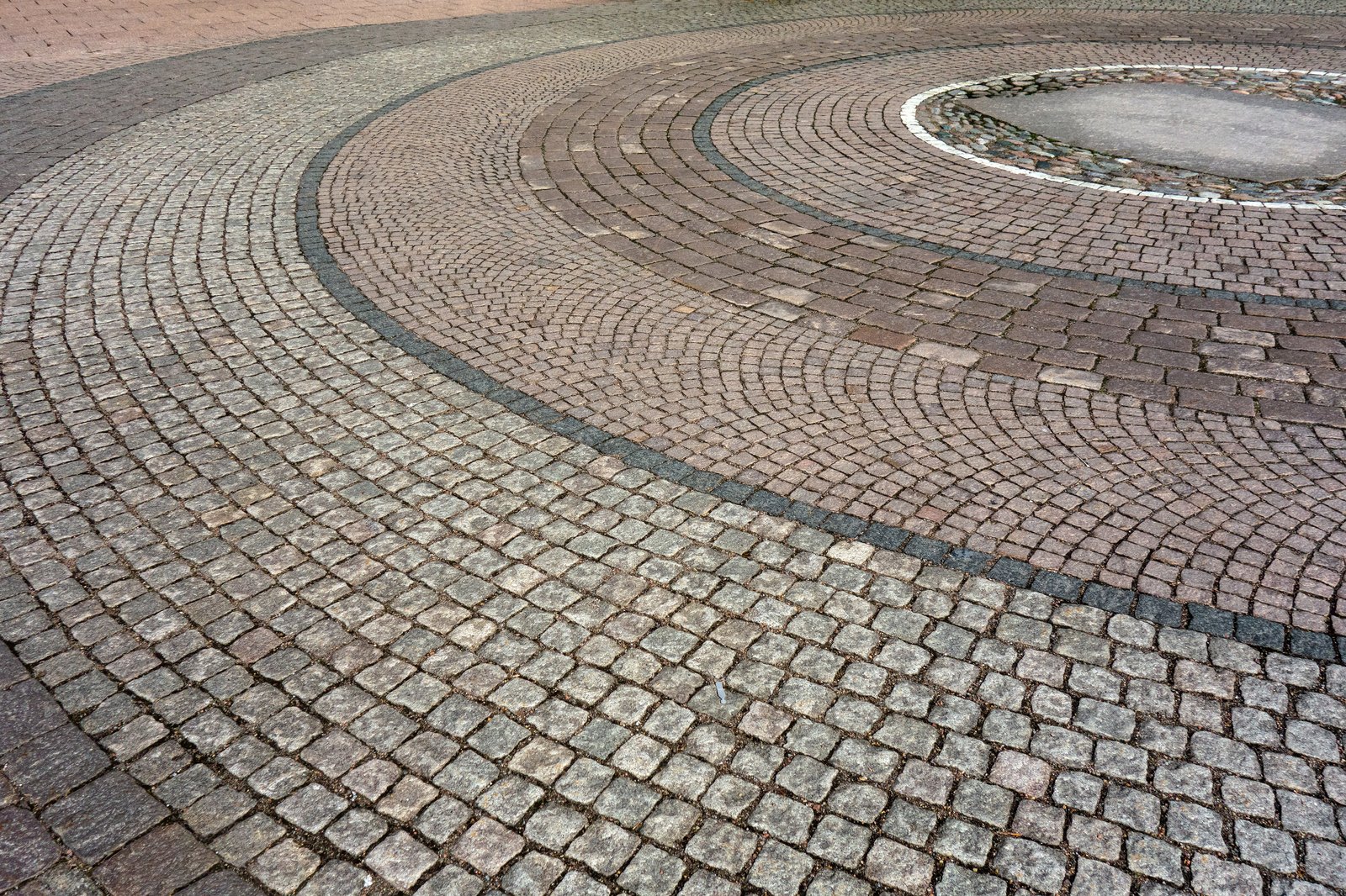 Specifying G682 Golden Granite for Paving, Steps and Kerbs: A Landscape Contractor’s Field Guide